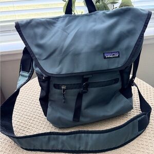 Patagonia Vertical Mass Blue Shoulder Crossbody Bag Laptop Hiking Work Vintage